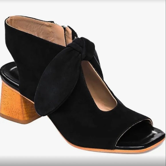 Shoes - Moommo Sandals Size 8.5